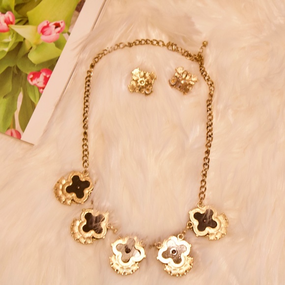 Flower Crystal Statement Necklace And Earrings - Picture 2 of 3